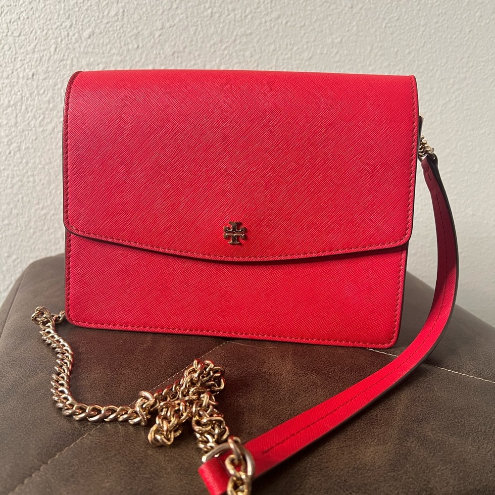 Tory Burch Red Bag with Gold Chain 
Size 8 1/2 Wide, 6 3/4 tall, 3 1/2 Wide